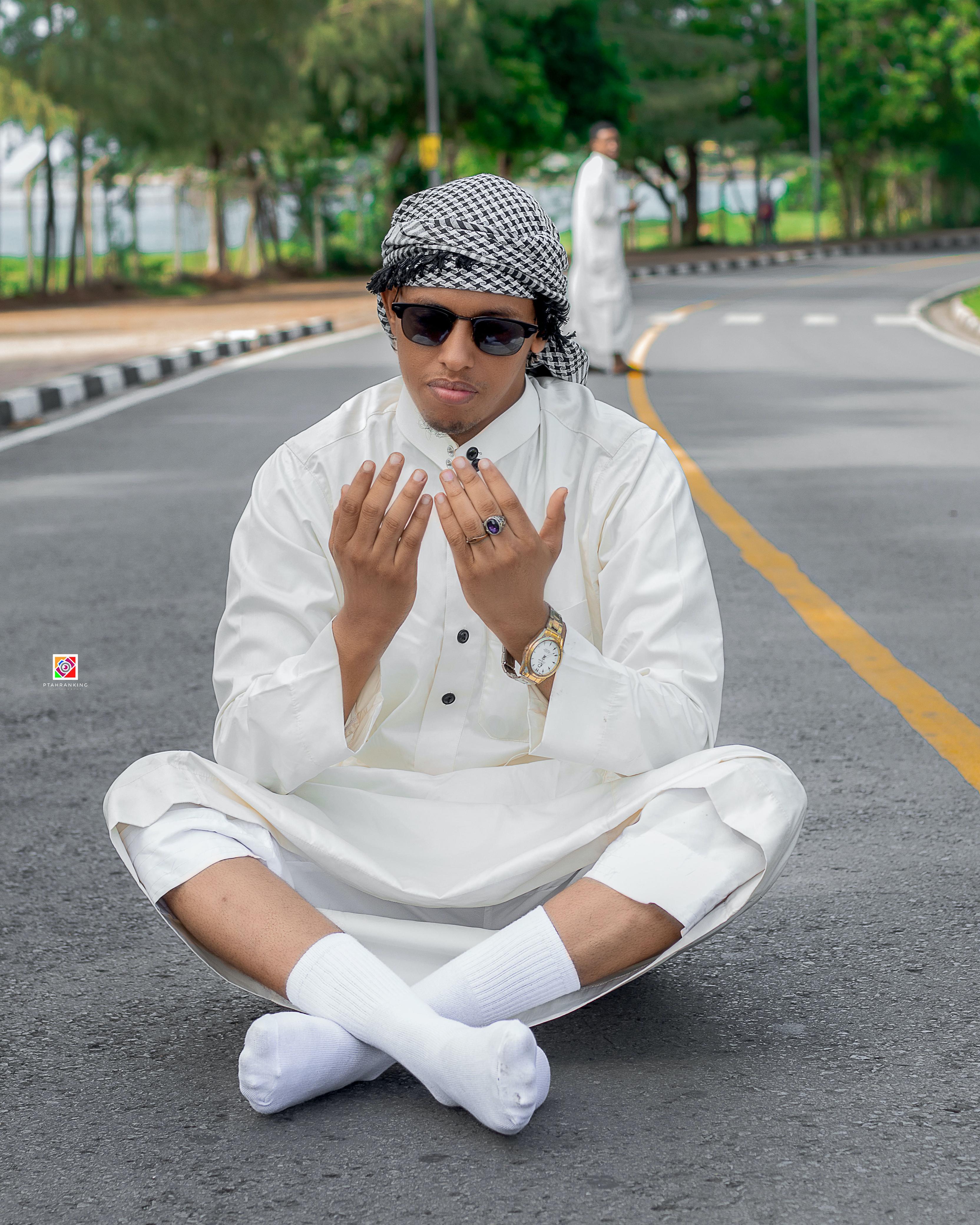 MEN's OUT-DORS PHOTOGRAPHY